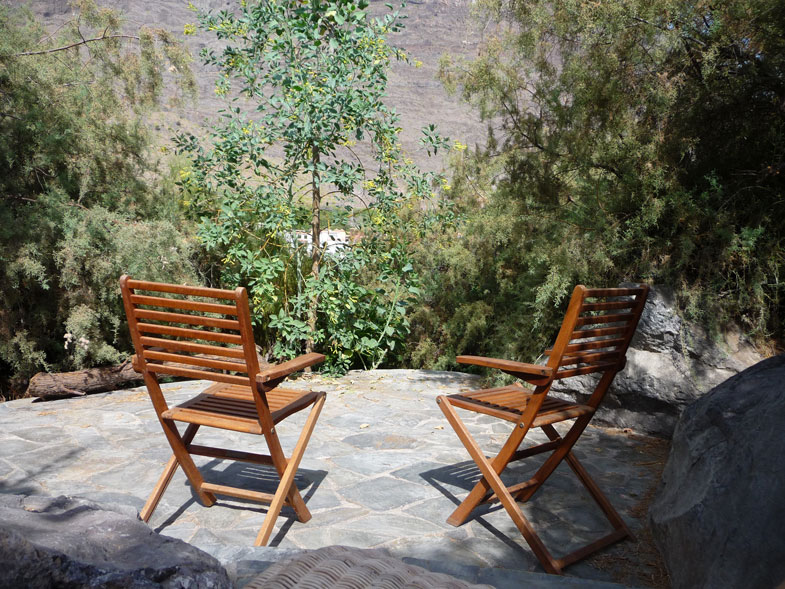 2relaxchairs785.jpg